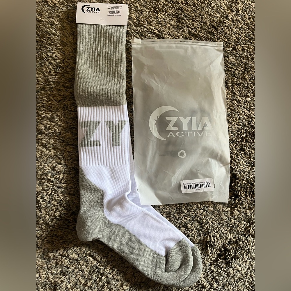 Zyia Gray Block knees high socks